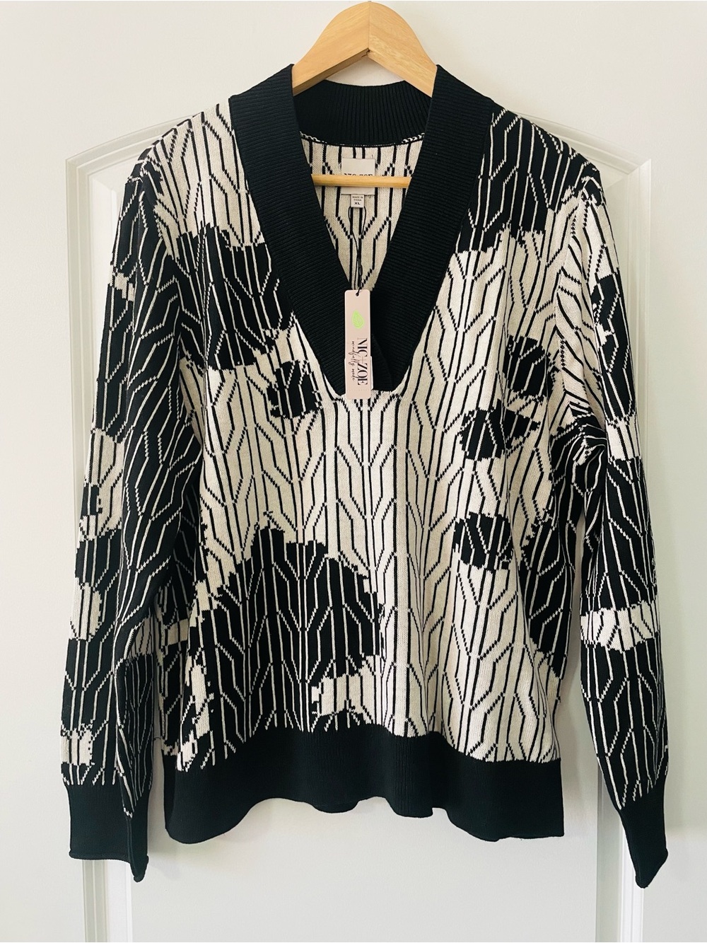 NIC+ZOE Printed Black & White Geometric V-Neck Sweater